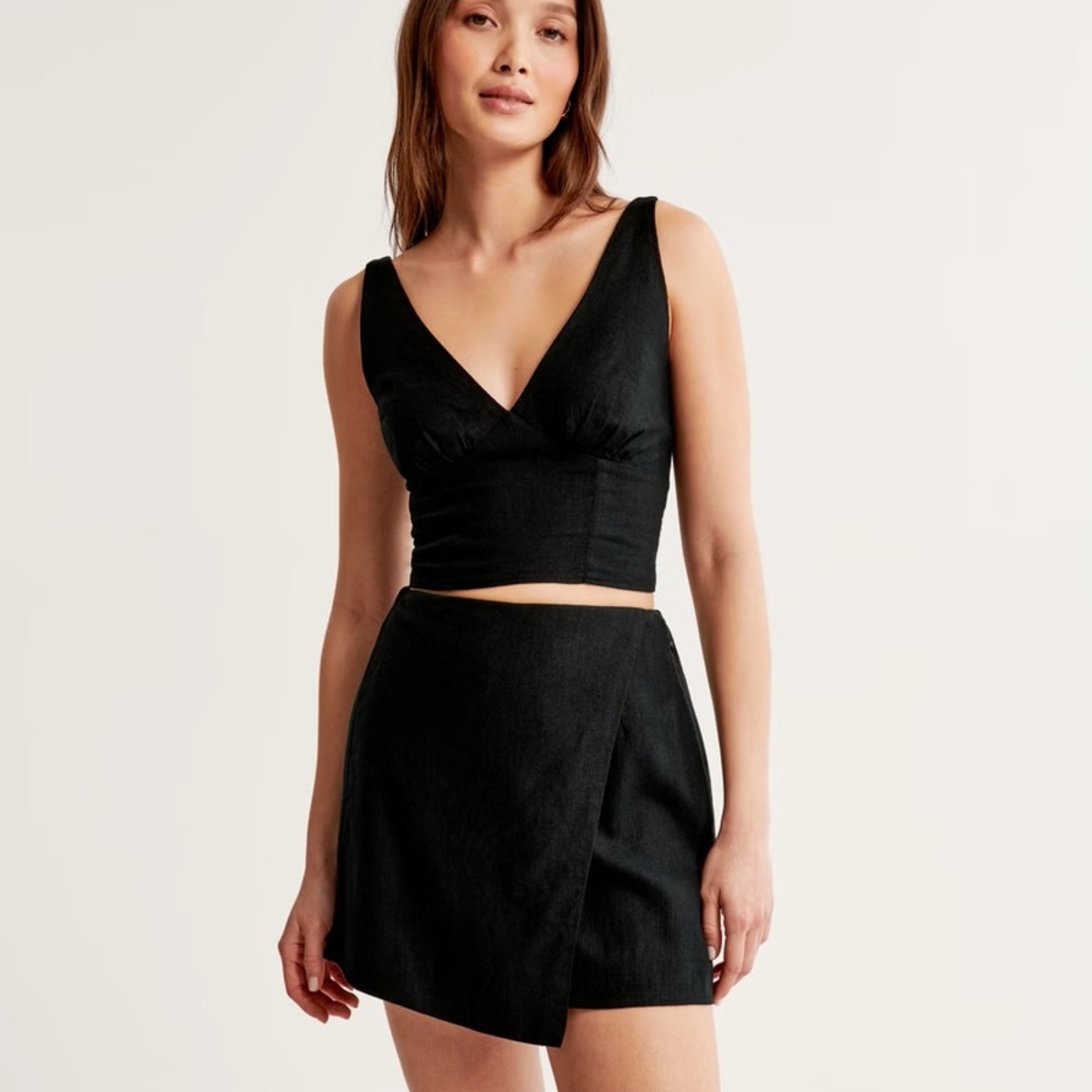 NWT Abercrombie & Fitch Black Mini Skirt